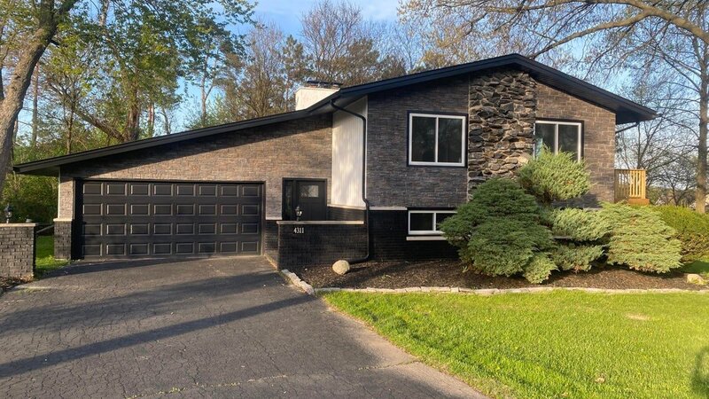 Renovated bi-level home in Lakes of Four Seasons, Crown Point Indiana