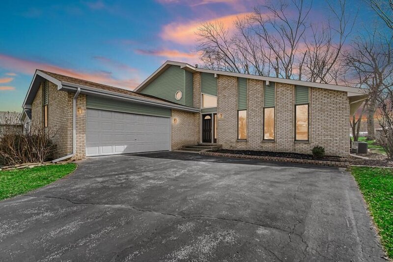 Renovated quad-level home in Foxwood Estates, Schererville Indiana